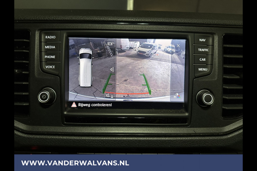 Volkswagen Crafter 2.0 TDI 140 pk L3H2 L2H1 Euro6 Airco | Camera | Navigatie | 3000kg Trekhaak | Imperiaal Apple Carplay, Android Auto, Parkeersensoren, Bijrijdersbank