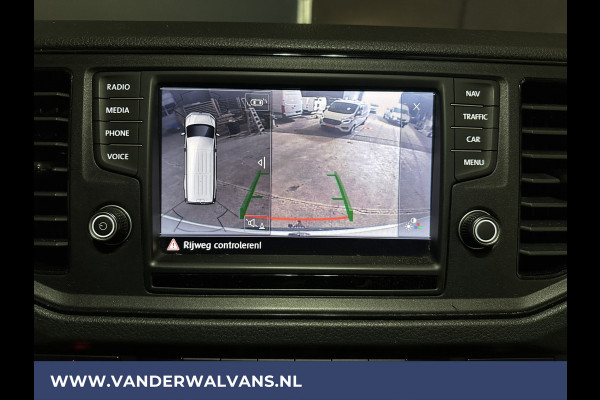 Volkswagen Crafter 2.0 TDI 140 pk L3H2 L2H1 Euro6 Airco | Camera | Navigatie | 3000kg Trekhaak | Imperiaal Apple Carplay, Android Auto, Parkeersensoren, Bijrijdersbank