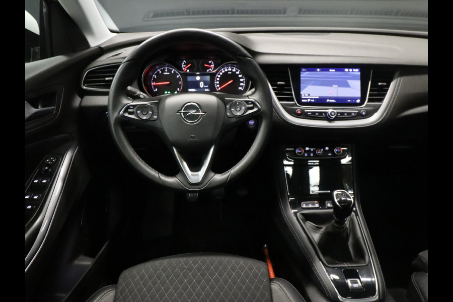 Opel Grandland X 1.2 Turbo Business Executive [PANORAMADAK, TREKHAAK, CRUISE CONTROL, CARPLAY, SENSOREN V+A, DENON AUDIO, CLIMATE CONTROL, ELEKTRISCHE ACHTERKLEP, NAVIGATIE, NIEUWSTAAT]