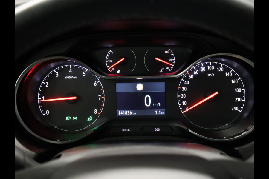 Opel Grandland X 1.2 Turbo Business Executive [PANORAMADAK, TREKHAAK, CRUISE CONTROL, CARPLAY, SENSOREN V+A, DENON AUDIO, CLIMATE CONTROL, ELEKTRISCHE ACHTERKLEP, NAVIGATIE, NIEUWSTAAT]