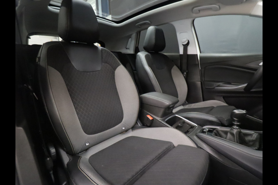 Opel Grandland X 1.2 Turbo Business Executive [PANORAMADAK, TREKHAAK, CRUISE CONTROL, CARPLAY, SENSOREN V+A, DENON AUDIO, CLIMATE CONTROL, ELEKTRISCHE ACHTERKLEP, NAVIGATIE, NIEUWSTAAT]
