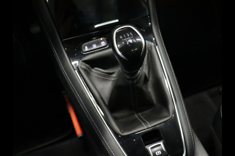 Opel Grandland X 1.2 Turbo Business Executive [PANORAMADAK, TREKHAAK, CRUISE CONTROL, CARPLAY, SENSOREN V+A, DENON AUDIO, CLIMATE CONTROL, ELEKTRISCHE ACHTERKLEP, NAVIGATIE, NIEUWSTAAT]
