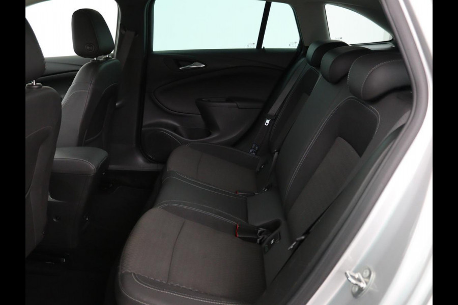 Opel Astra Sports Tourer 1.4 Innovation | Trekhaak | Apple Carplay | Achteruitrijcamera | Cruise Control | Navigatie | Dodehoek Detectie | DAB | LMV