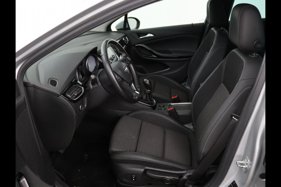 Opel Astra Sports Tourer 1.4 Innovation | Trekhaak | Apple Carplay | Achteruitrijcamera | Cruise Control | Navigatie | Dodehoek Detectie | DAB | LMV