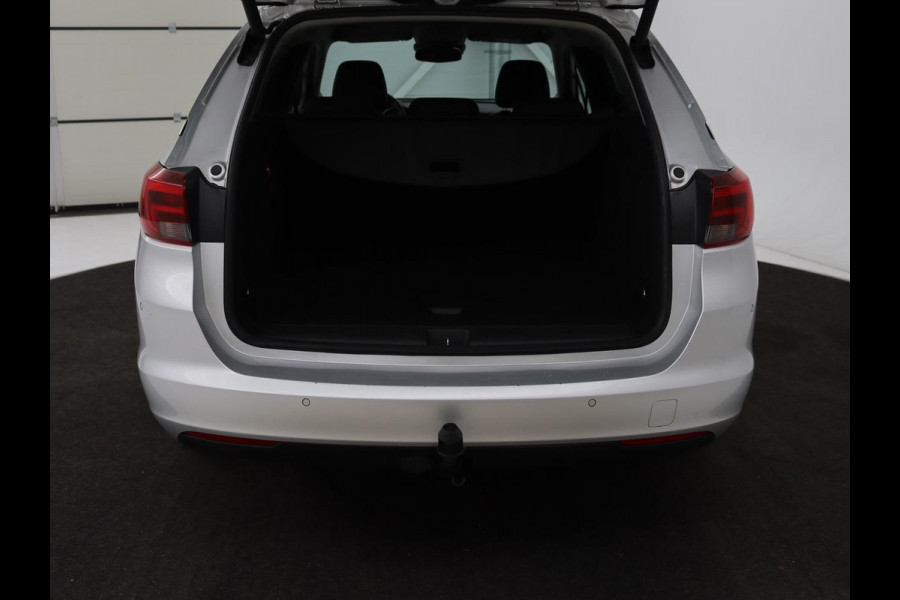 Opel Astra Sports Tourer 1.4 Innovation | Trekhaak | Apple Carplay | Achteruitrijcamera | Cruise Control | Navigatie | Dodehoek Detectie | DAB | LMV