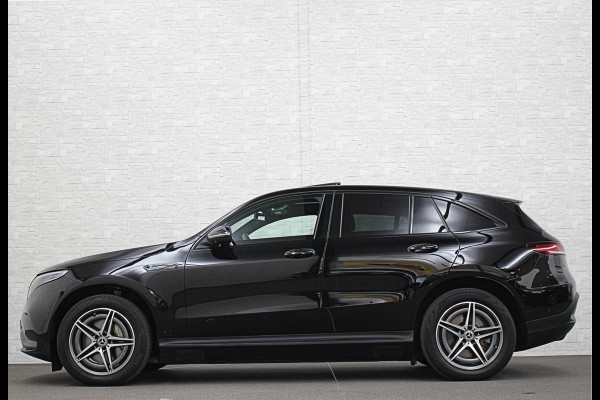 Mercedes-Benz EQC 400 4MATIC AMG-Line 80 kWh | 360 Camera | Distronic + | Schuifdak | Burmester | Keyless-Go | Trekhaak | Memory | Carbon | Zwarte Sierlijsten | Sfeerverlichting | Carplay | Getint Glas | Widescreen | LED | 19'' |