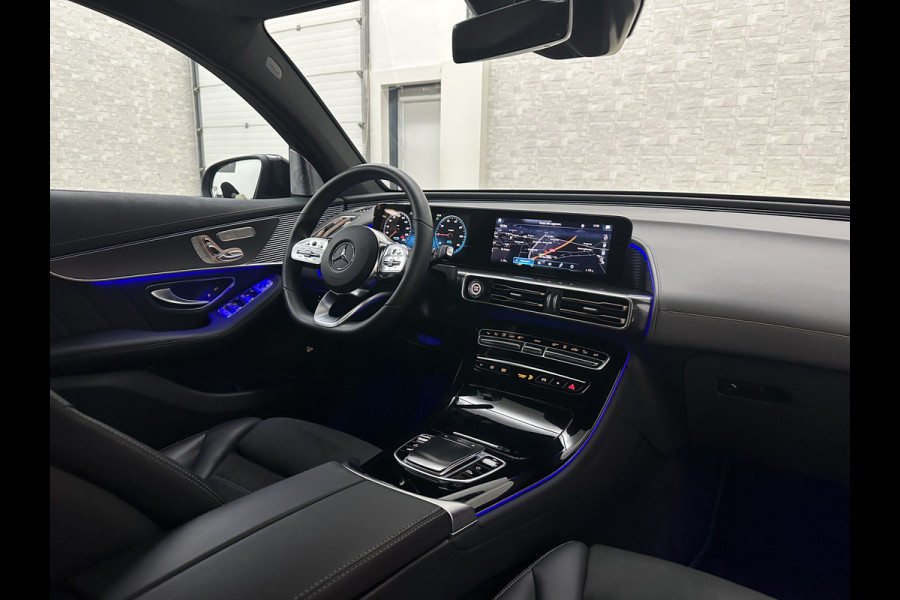 Mercedes-Benz EQC 400 4MATIC AMG-Line 80 kWh | 360 Camera | Distronic + | Schuifdak | Burmester | Keyless-Go | Trekhaak | Memory | Carbon | Zwarte Sierlijsten | Sfeerverlichting | Carplay | Getint Glas | Widescreen | LED | 19'' |
