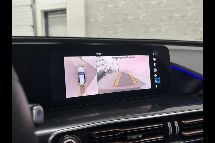 Mercedes-Benz EQC 400 4MATIC AMG-Line 80 kWh | 360 Camera | Distronic + | Schuifdak | Burmester | Keyless-Go | Trekhaak | Memory | Carbon | Zwarte Sierlijsten | Sfeerverlichting | Carplay | Getint Glas | Widescreen | LED | 19'' |