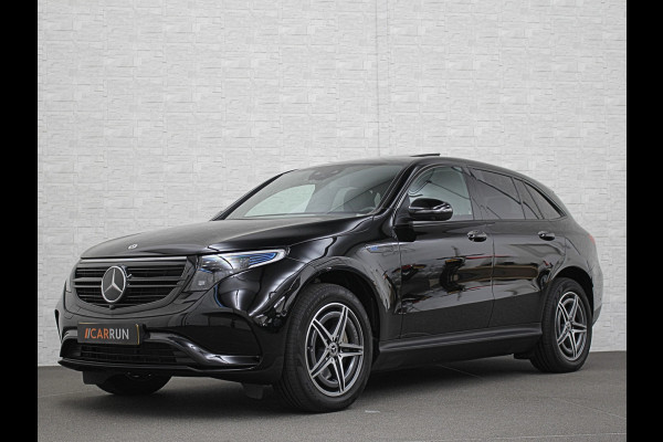Mercedes-Benz EQC 400 4MATIC AMG-Line 80 kWh | 360 Camera | Distronic + | Schuifdak | Burmester | Keyless-Go | Trekhaak | Memory | Carbon | Zwarte Sierlijsten | Sfeerverlichting | Carplay | Getint Glas | Widescreen | LED | 19'' |