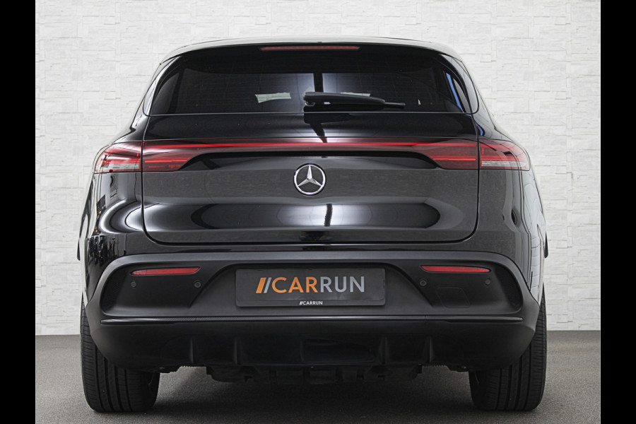 Mercedes-Benz EQC 400 4MATIC AMG-Line 80 kWh | 360 Camera | Distronic + | Schuifdak | Burmester | Keyless-Go | Trekhaak | Memory | Carbon | Zwarte Sierlijsten | Sfeerverlichting | Carplay | Getint Glas | Widescreen | LED | 19'' |