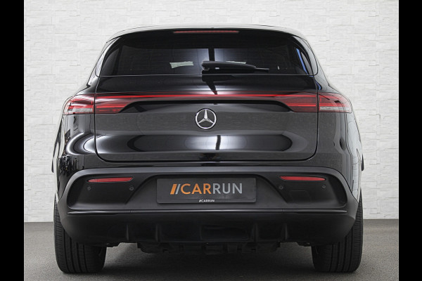 Mercedes-Benz EQC 400 4MATIC AMG-Line 80 kWh | 360 Camera | Distronic + | Schuifdak | Burmester | Keyless-Go | Trekhaak | Memory | Carbon | Zwarte Sierlijsten | Sfeerverlichting | Carplay | Getint Glas | Widescreen | LED | 19'' |