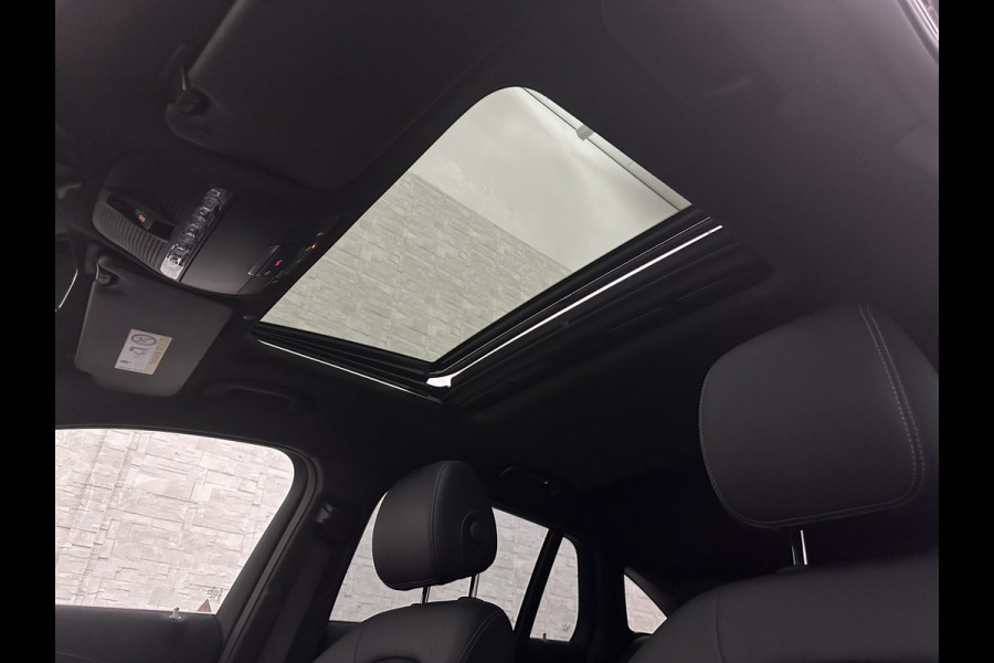 Mercedes-Benz EQC 400 4MATIC AMG-Line 80 kWh | 360 Camera | Distronic + | Schuifdak | Burmester | Keyless-Go | Trekhaak | Memory | Carbon | Zwarte Sierlijsten | Sfeerverlichting | Carplay | Getint Glas | Widescreen | LED | 19'' |