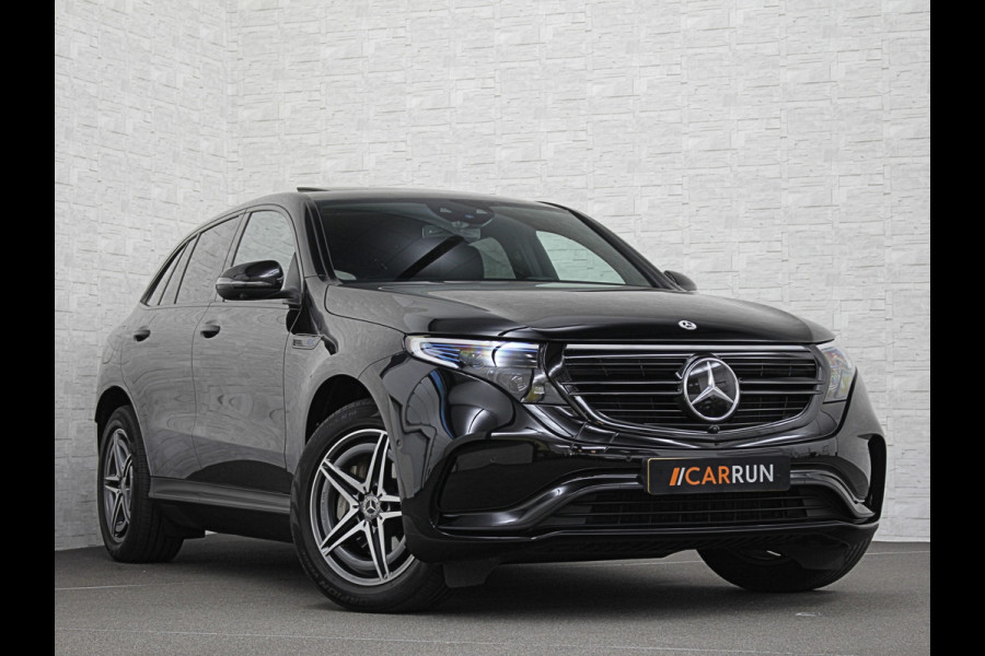 Mercedes-Benz EQC 400 4MATIC AMG-Line 80 kWh | 360 Camera | Distronic + | Schuifdak | Burmester | Keyless-Go | Trekhaak | Memory | Carbon | Zwarte Sierlijsten | Sfeerverlichting | Carplay | Getint Glas | Widescreen | LED | 19'' |