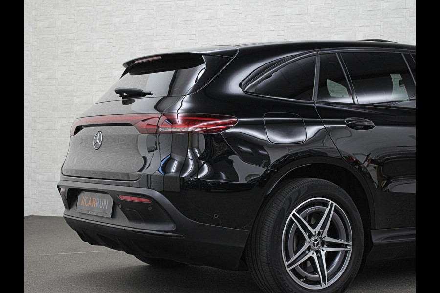Mercedes-Benz EQC 400 4MATIC AMG-Line 80 kWh | 360 Camera | Distronic + | Schuifdak | Burmester | Keyless-Go | Trekhaak | Memory | Carbon | Zwarte Sierlijsten | Sfeerverlichting | Carplay | Getint Glas | Widescreen | LED | 19'' |
