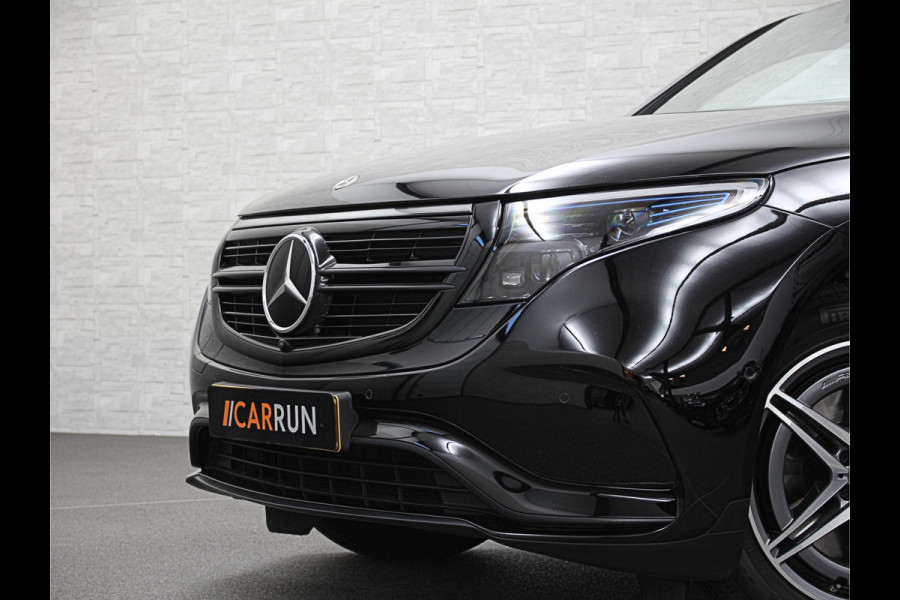 Mercedes-Benz EQC 400 4MATIC AMG-Line 80 kWh | 360 Camera | Distronic + | Schuifdak | Burmester | Keyless-Go | Trekhaak | Memory | Carbon | Zwarte Sierlijsten | Sfeerverlichting | Carplay | Getint Glas | Widescreen | LED | 19'' |