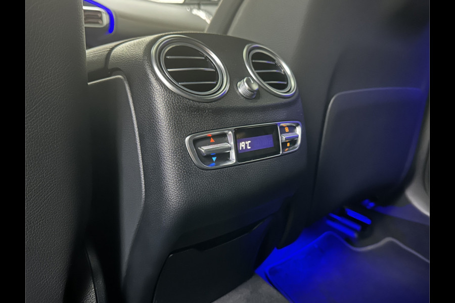 Mercedes-Benz EQC 400 4MATIC AMG-Line 80 kWh | 360 Camera | Distronic + | Schuifdak | Burmester | Keyless-Go | Trekhaak | Memory | Carbon | Zwarte Sierlijsten | Sfeerverlichting | Carplay | Getint Glas | Widescreen | LED | 19'' |