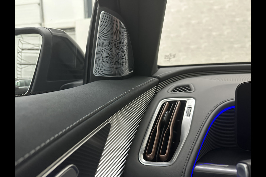 Mercedes-Benz EQC 400 4MATIC AMG-Line 80 kWh | 360 Camera | Distronic + | Schuifdak | Burmester | Keyless-Go | Trekhaak | Memory | Carbon | Zwarte Sierlijsten | Sfeerverlichting | Carplay | Getint Glas | Widescreen | LED | 19'' |