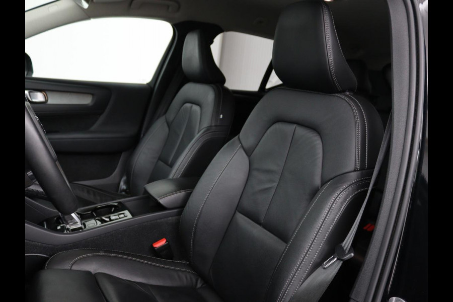 Volvo XC40 1.5 T4 Recharge Inscription | Trekhaak | Apple Carplay | Cruise Control Adaptief | Grootlichtassistent | keyless entry | DAB | LMV 19