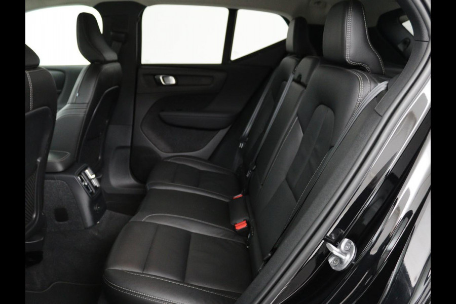 Volvo XC40 1.5 T4 Recharge Inscription | Trekhaak | Apple Carplay | Cruise Control Adaptief | Grootlichtassistent | keyless entry | DAB | LMV 19