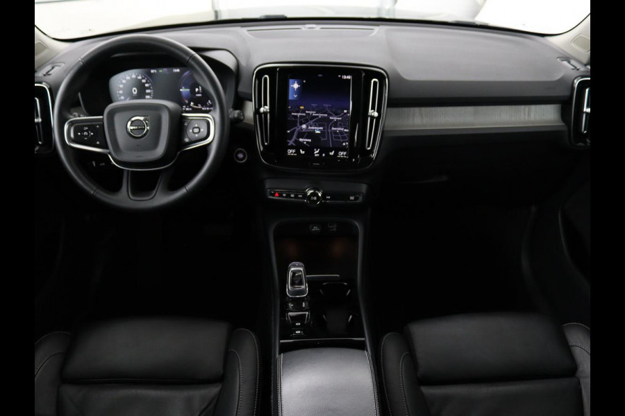 Volvo XC40 1.5 T4 Recharge Inscription | Trekhaak | Apple Carplay | Cruise Control Adaptief | Grootlichtassistent | keyless entry | DAB | LMV 19