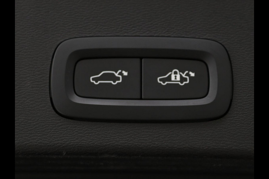 Volvo XC40 1.5 T4 Recharge Inscription | Trekhaak | Apple Carplay | Cruise Control Adaptief | Grootlichtassistent | keyless entry | DAB | LMV 19