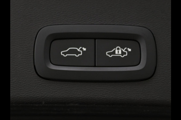 Volvo XC40 1.5 T4 Recharge Inscription | Trekhaak | Apple Carplay | Cruise Control Adaptief | Grootlichtassistent | keyless entry | DAB | LMV 19