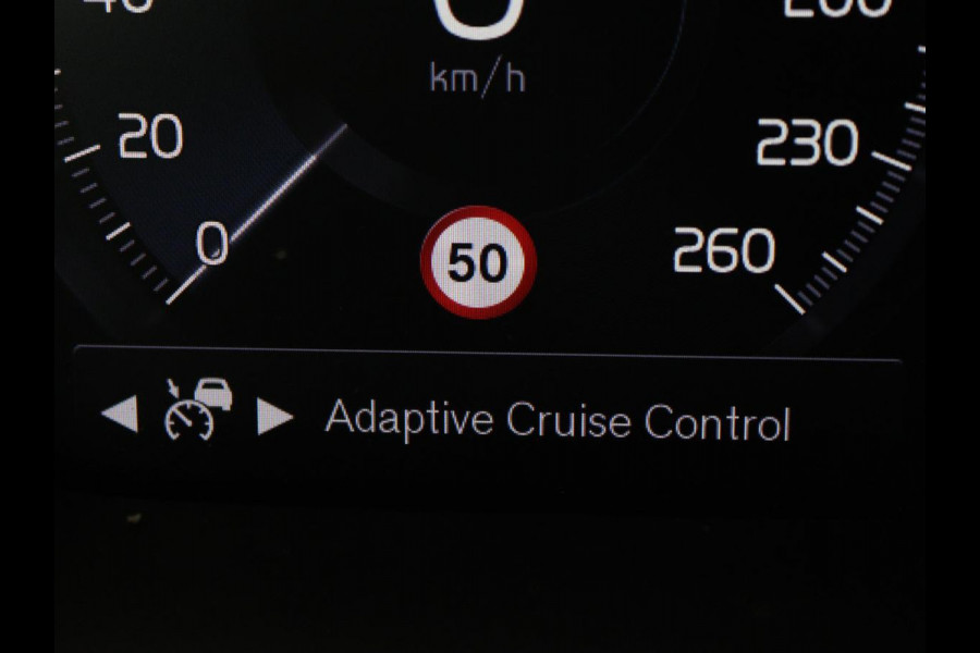 Volvo XC40 1.5 T4 Recharge Inscription | Trekhaak | Apple Carplay | Cruise Control Adaptief | Grootlichtassistent | keyless entry | DAB | LMV 19