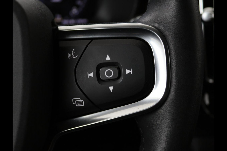 Volvo XC40 1.5 T4 Recharge Inscription | Trekhaak | Apple Carplay | Cruise Control Adaptief | Grootlichtassistent | keyless entry | DAB | LMV 19