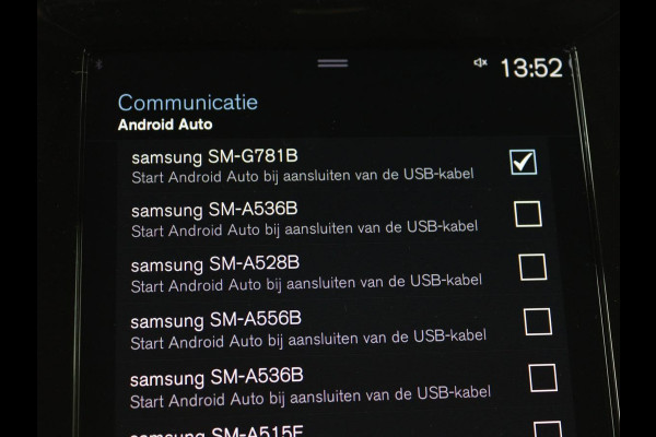 Volvo XC40 1.5 T4 Recharge Inscription | Trekhaak | Apple Carplay | Cruise Control Adaptief | Grootlichtassistent | keyless entry | DAB | LMV 19