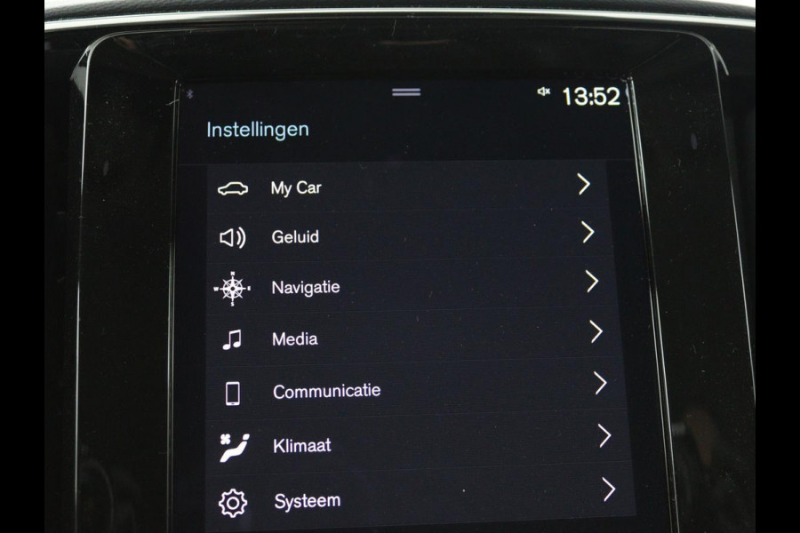 Volvo XC40 1.5 T4 Recharge Inscription | Trekhaak | Apple Carplay | Cruise Control Adaptief | Grootlichtassistent | keyless entry | DAB | LMV 19