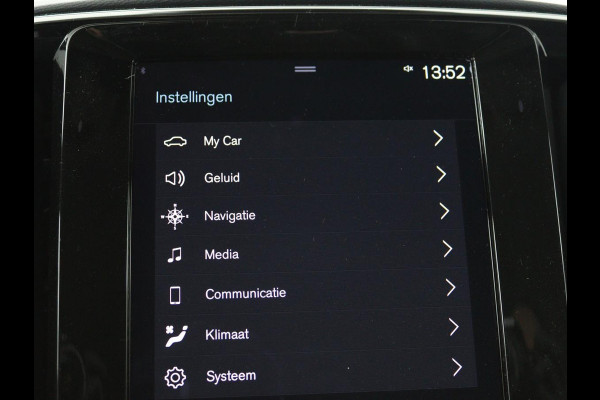 Volvo XC40 1.5 T4 Recharge Inscription | Trekhaak | Apple Carplay | Cruise Control Adaptief | Grootlichtassistent | keyless entry | DAB | LMV 19