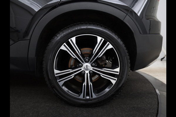 Volvo XC40 1.5 T4 Recharge Inscription | Trekhaak | Apple Carplay | Cruise Control Adaptief | Grootlichtassistent | keyless entry | DAB | LMV 19