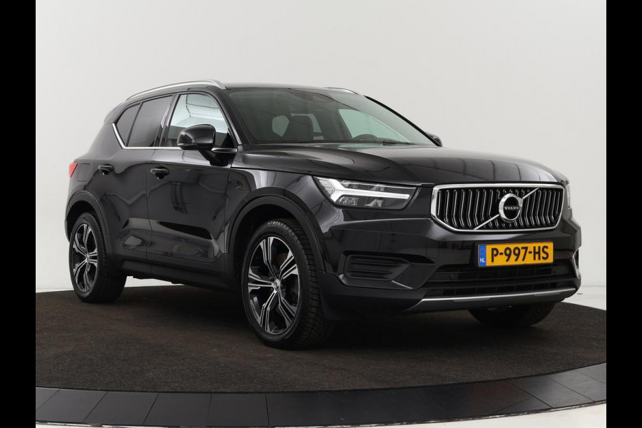 Volvo XC40 1.5 T4 Recharge Inscription | Trekhaak | Apple Carplay | Cruise Control Adaptief | Grootlichtassistent | keyless entry | DAB | LMV 19
