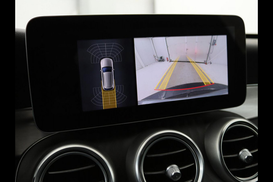 Mercedes-Benz C-Klasse Estate 200 d Business Solution AMG | Trekhaak | AMG-styling | Achteruitrijcamera | Navi | Cruise Control | Stoelverwarming | LMV 18