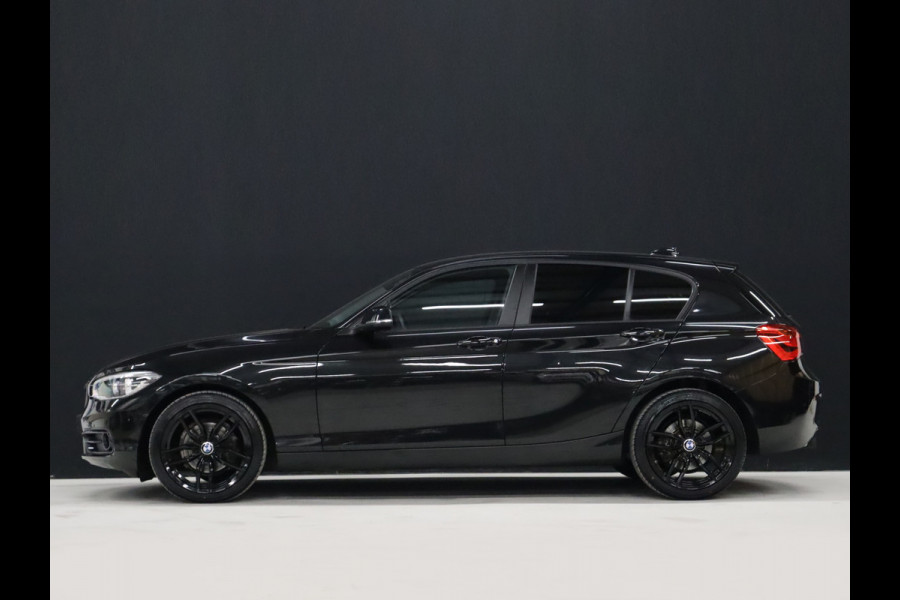 BMW 1-serie 118i Sport Line [CRUISE CONTROL, CLIMATE CONTROL, HALF LEDER, BMW LED KOPLAMPEN, PDC ACHTER, BLUETOOTH TELEFOONVERBINDING, NAVIGATIE, NIEUWSTAAT]