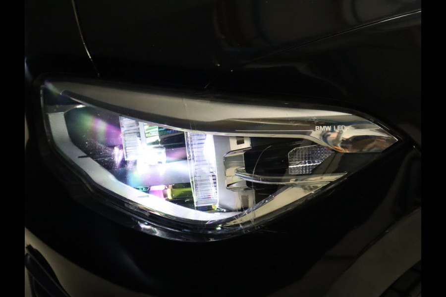 BMW 1-serie 118i Sport Line [CRUISE CONTROL, CLIMATE CONTROL, HALF LEDER, BMW LED KOPLAMPEN, PDC ACHTER, BLUETOOTH TELEFOONVERBINDING, NAVIGATIE, NIEUWSTAAT]