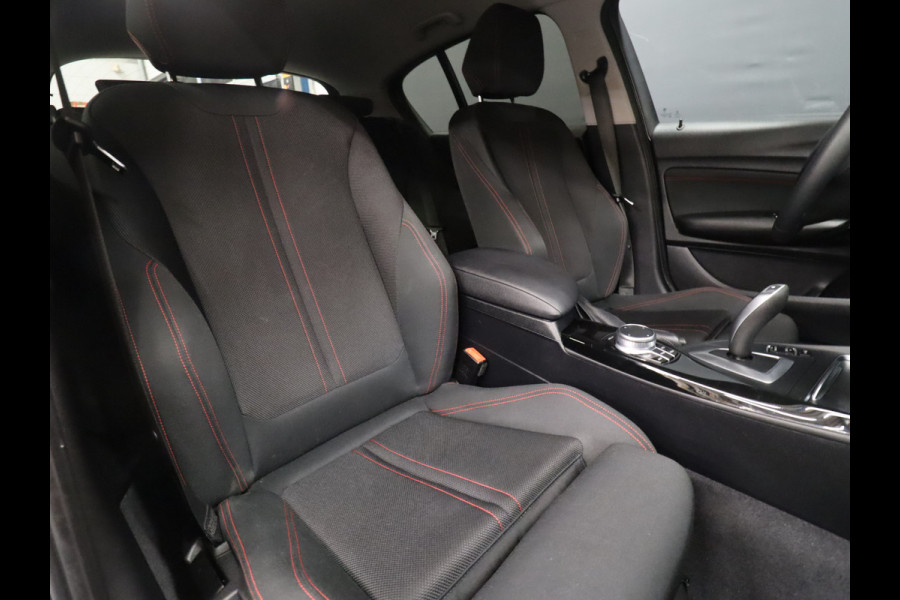 BMW 1-serie 118i Sport Line [CRUISE CONTROL, CLIMATE CONTROL, HALF LEDER, BMW LED KOPLAMPEN, PDC ACHTER, BLUETOOTH TELEFOONVERBINDING, NAVIGATIE, NIEUWSTAAT]
