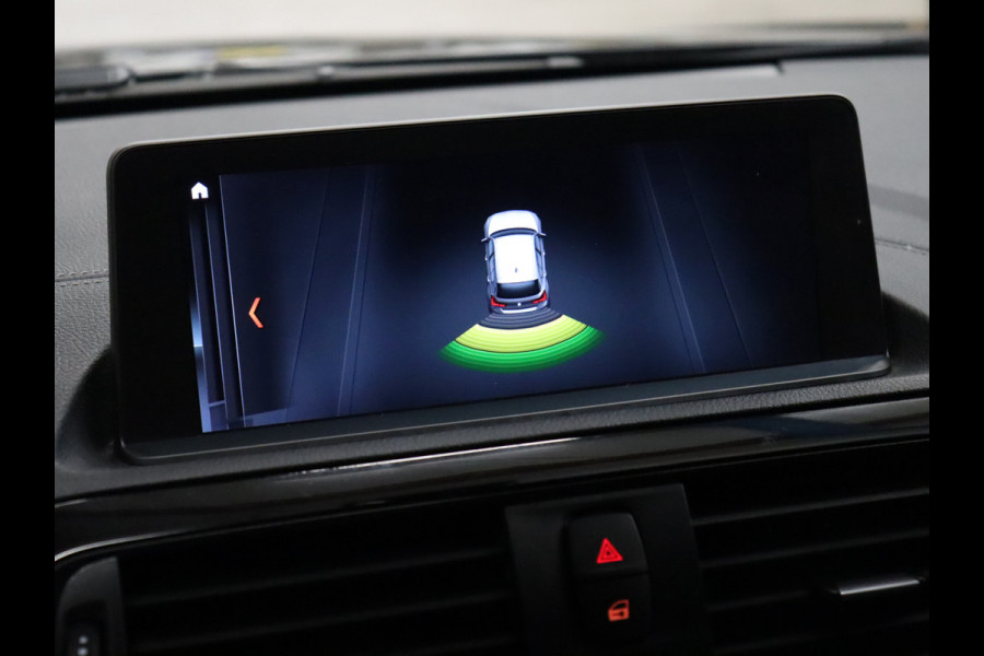 BMW 1-serie 118i Sport Line [CRUISE CONTROL, CLIMATE CONTROL, HALF LEDER, BMW LED KOPLAMPEN, PDC ACHTER, BLUETOOTH TELEFOONVERBINDING, NAVIGATIE, NIEUWSTAAT]