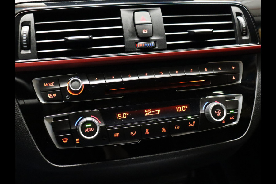 BMW 1-serie 118i Sport Line [CRUISE CONTROL, CLIMATE CONTROL, HALF LEDER, BMW LED KOPLAMPEN, PDC ACHTER, BLUETOOTH TELEFOONVERBINDING, NAVIGATIE, NIEUWSTAAT]
