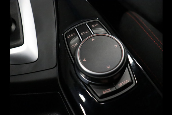 BMW 1-serie 118i Sport Line [CRUISE CONTROL, CLIMATE CONTROL, HALF LEDER, BMW LED KOPLAMPEN, PDC ACHTER, BLUETOOTH TELEFOONVERBINDING, NAVIGATIE, NIEUWSTAAT]