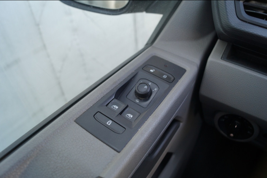 Volkswagen Transporter 2.0 TDI 110pk L2-H1 -NAVI-AIRCO-ACC-PDC-CAM-