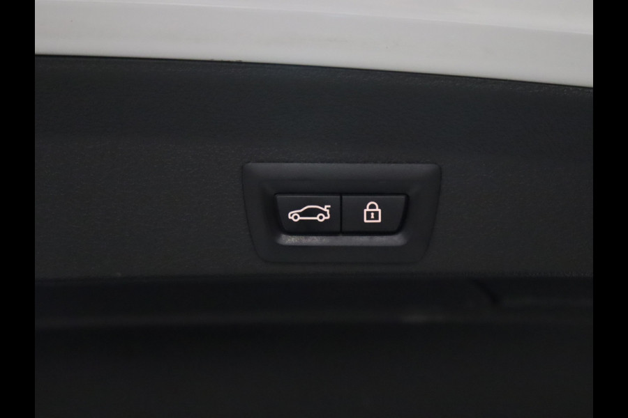 BMW 4 Serie Gran Coupé 420i High Executive [CARPLAY, PDC V+A, ELEK.. ACHTERKLEP, HARMAN KARDON AUDIOINSTALLATIE, STUUR EN STOELVERWARMING,  TREKHAAK, VOL LEDER, NAVIGATIE, NIEUWSTAAT]