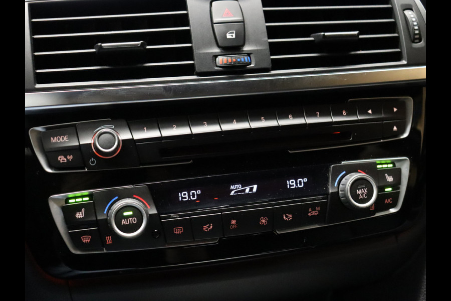 BMW 4 Serie Gran Coupé 420i High Executive [CARPLAY, PDC V+A, ELEK.. ACHTERKLEP, HARMAN KARDON AUDIOINSTALLATIE, STUUR EN STOELVERWARMING,  TREKHAAK, VOL LEDER, NAVIGATIE, NIEUWSTAAT]