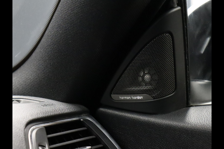 BMW 4 Serie Gran Coupé 420i High Executive [CARPLAY, PDC V+A, ELEK.. ACHTERKLEP, HARMAN KARDON AUDIOINSTALLATIE, STUUR EN STOELVERWARMING,  TREKHAAK, VOL LEDER, NAVIGATIE, NIEUWSTAAT]