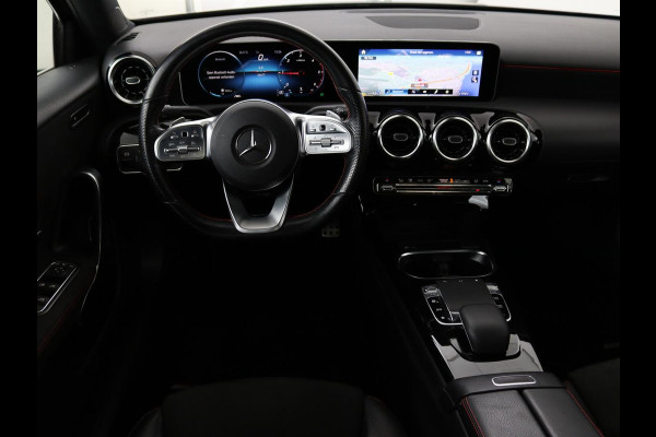Mercedes-Benz A-Klasse 180 d Business Solution AMG | Panoramadak | AMG Line | Stoelverwarming | Apple Carplay | Achteruitrijcamera | Full LED | Navigatie | Cruise Control | LMV 18