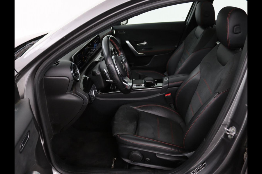 Mercedes-Benz A-Klasse 180 d Business Solution AMG | Panoramadak | AMG Line | Stoelverwarming | Apple Carplay | Achteruitrijcamera | Full LED | Navigatie | Cruise Control | LMV 18