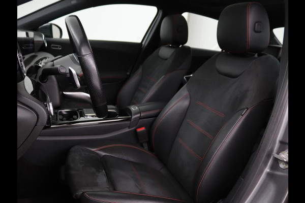 Mercedes-Benz A-Klasse 180 d Business Solution AMG | Panoramadak | AMG Line | Stoelverwarming | Apple Carplay | Achteruitrijcamera | Full LED | Navigatie | Cruise Control | LMV 18