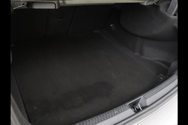 Mercedes-Benz A-Klasse 180 d Business Solution AMG | Panoramadak | AMG Line | Stoelverwarming | Apple Carplay | Achteruitrijcamera | Full LED | Navigatie | Cruise Control | LMV 18