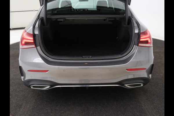 Mercedes-Benz A-Klasse 180 d Business Solution AMG | Panoramadak | AMG Line | Stoelverwarming | Apple Carplay | Achteruitrijcamera | Full LED | Navigatie | Cruise Control | LMV 18