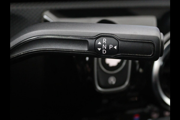 Mercedes-Benz A-Klasse 180 d Business Solution AMG | Panoramadak | AMG Line | Stoelverwarming | Apple Carplay | Achteruitrijcamera | Full LED | Navigatie | Cruise Control | LMV 18